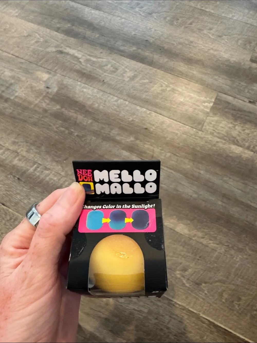Mello Mallo Color-Changing Yellow Marshmallow Toy
